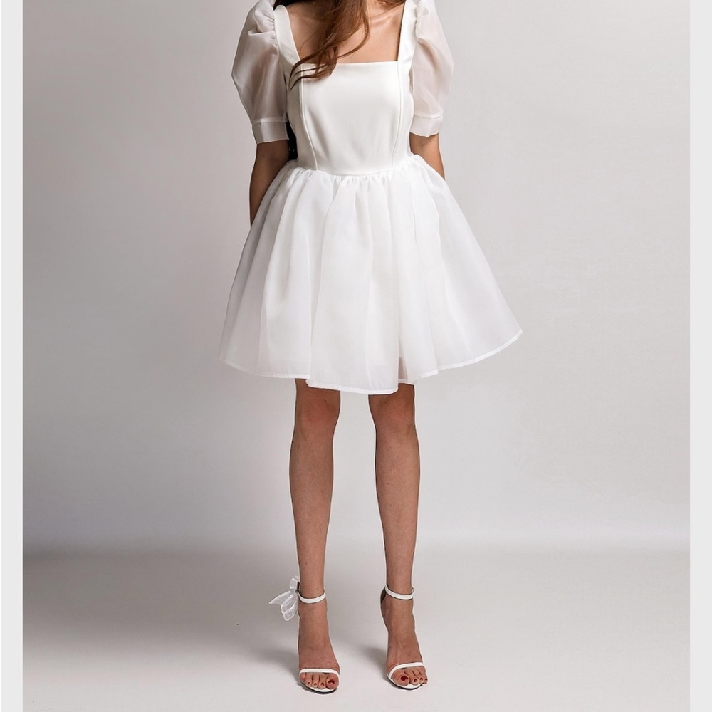 Elegant White Puff Sleeve Dress